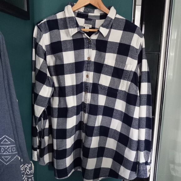L.L. Bean - Flannel Shirt-Women's- SZ 2XL- Colour Navy/ White Plaid - Picture 2 of 6